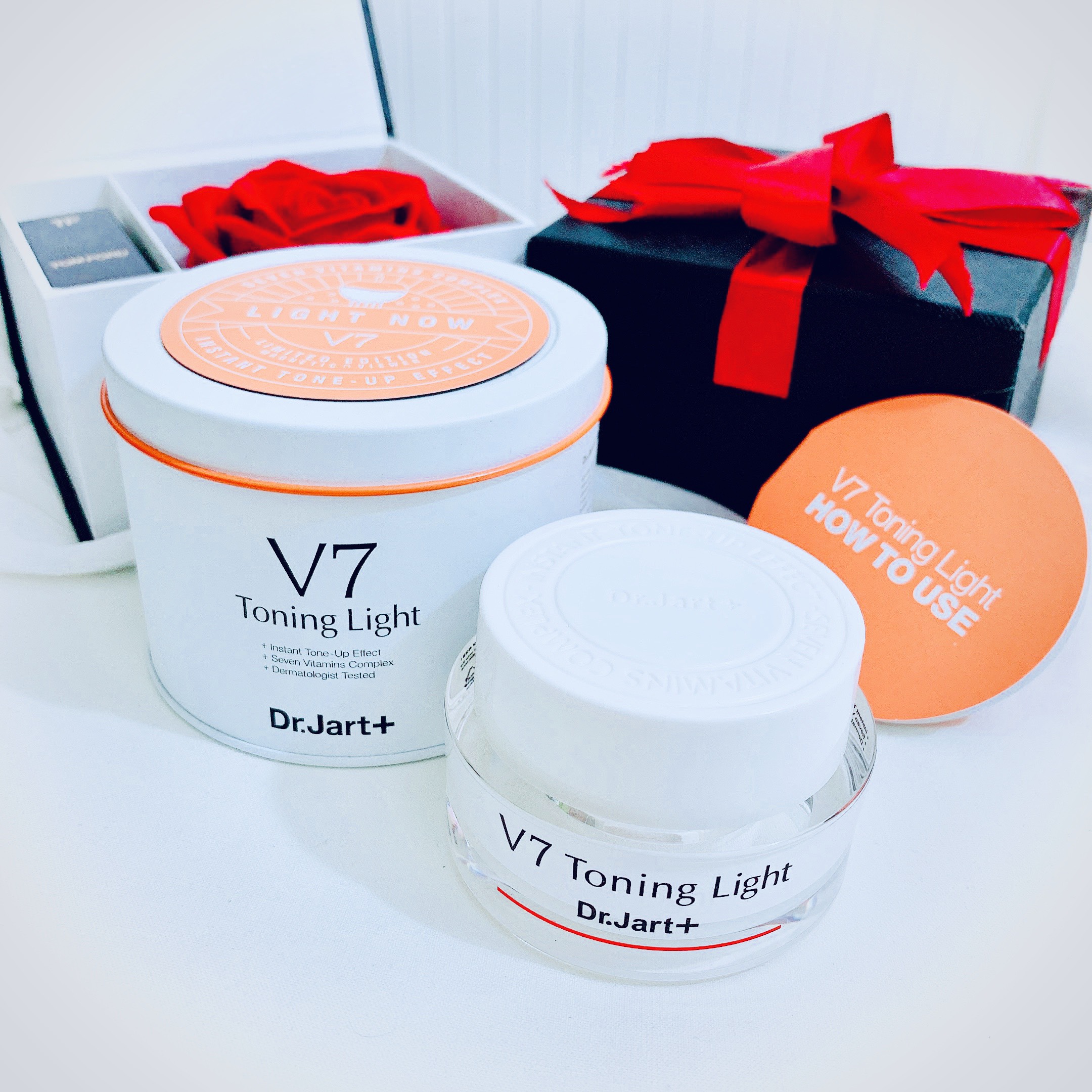 KEM DƯỠNG TRẮNG DA V7 TONING LIGHT