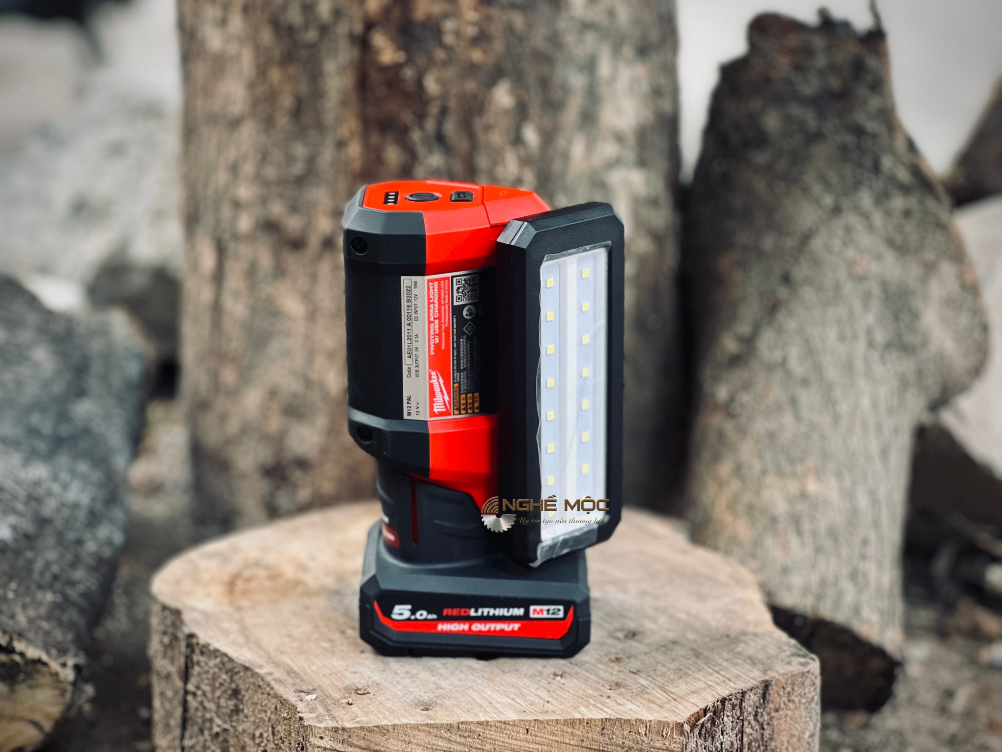 Đèn chiếu sáng trục xoay M12 PAL