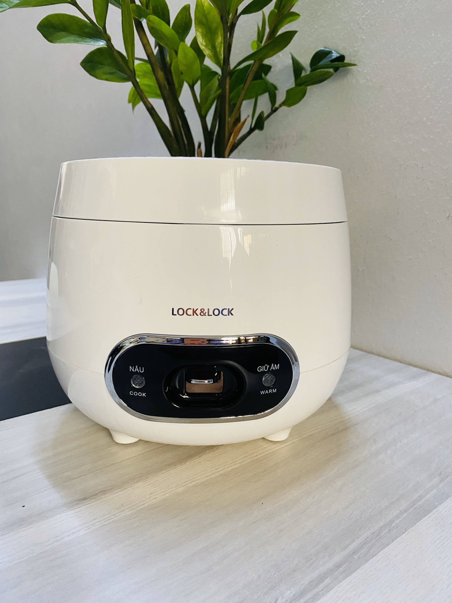 BÁO GIÁ Nồi Lock And Lock | Shopee Lazada Sendo Tiki mới nhất 42 Nồi Cơm Điện Mini Dung Tích 0.8 lít Lock&Lock EJR426 lòng nồi 3 lớp phủ đá maifan chống dính, Nồi cơm điện sinh viên giành cho 2 người Locknlock, Nồi cơm điện nhỏ gọn Lock and Lock, Nồi cơm điện chống dính Lock - Hàng chính hãng