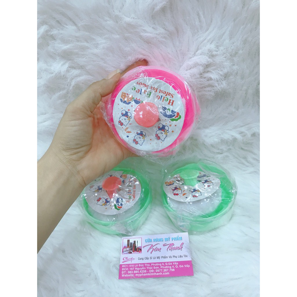 Hộp và bông phấn em bé