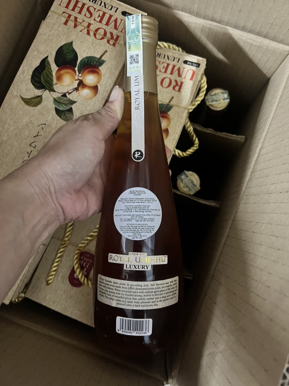 Royal Umeshu rượu mơ vảy vàng Nhật