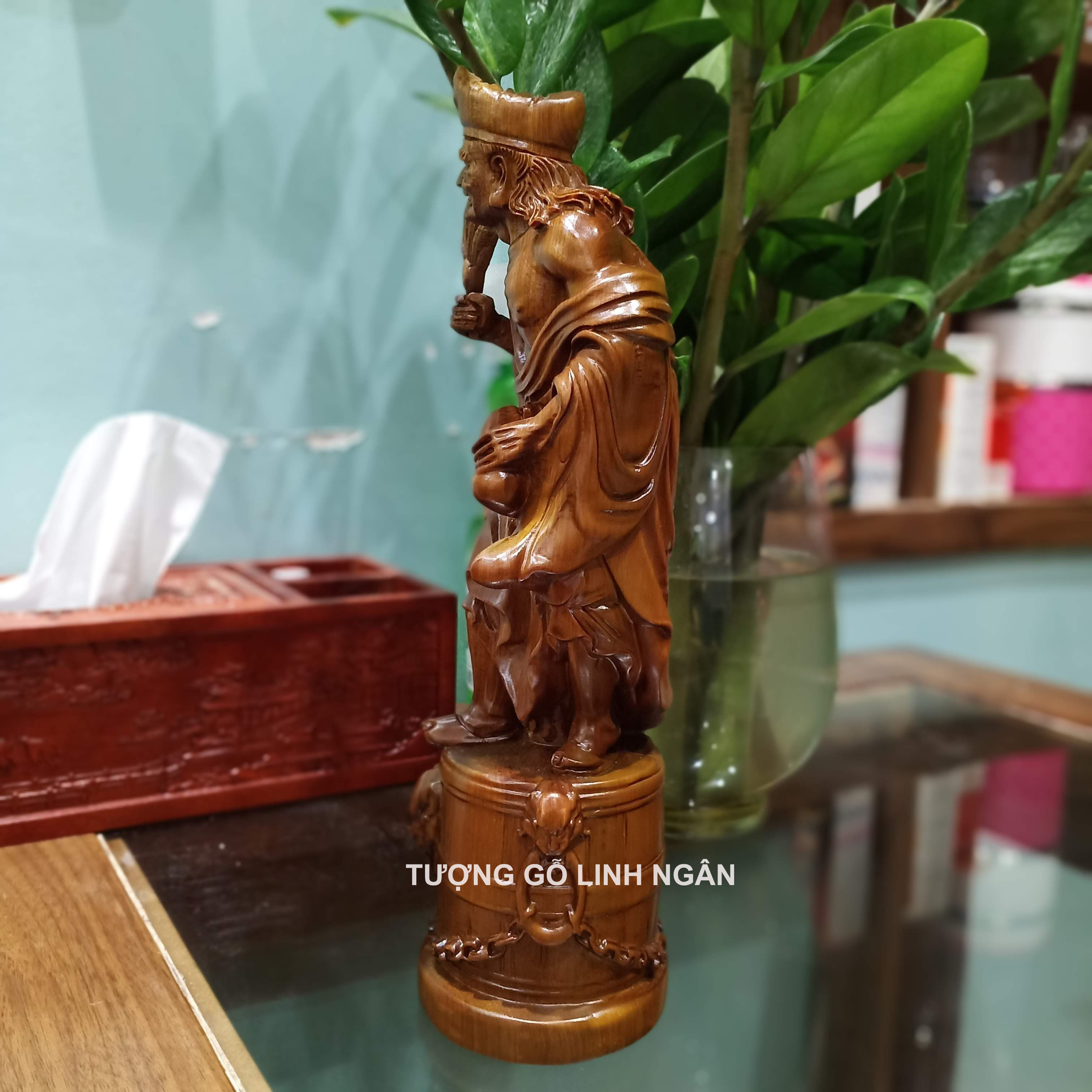 Tượng Tế Công bằng gỗ