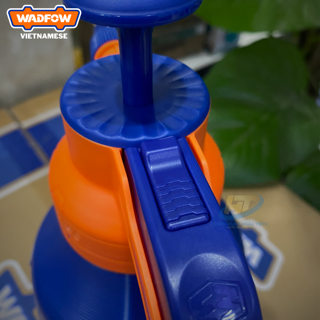 Bình xịt tưới cây 2L WADFOW WRS1820