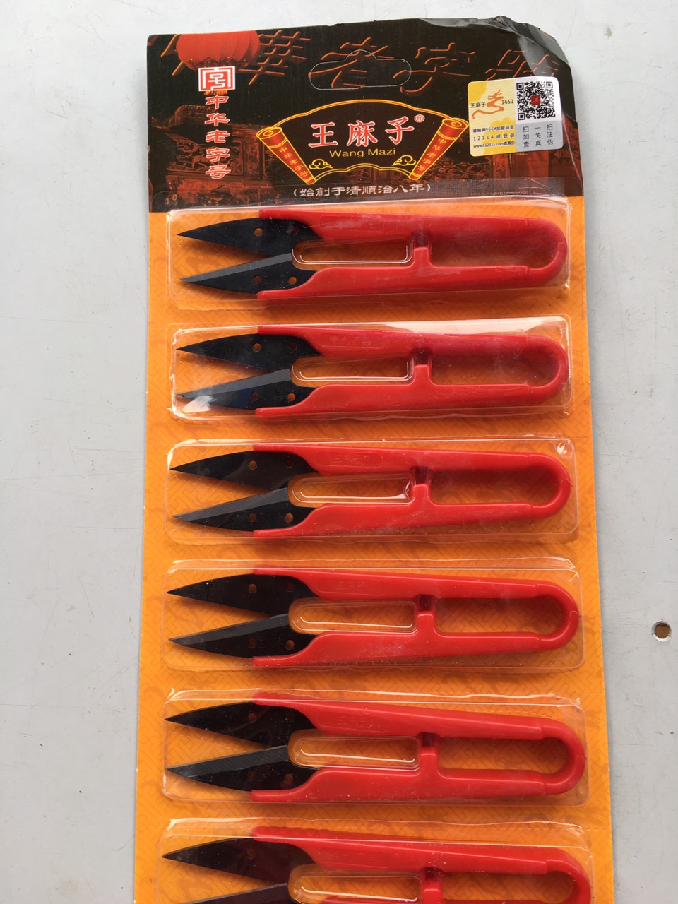 Vỉ 12 kéo bấm chỉ đỏ lưỡi đen