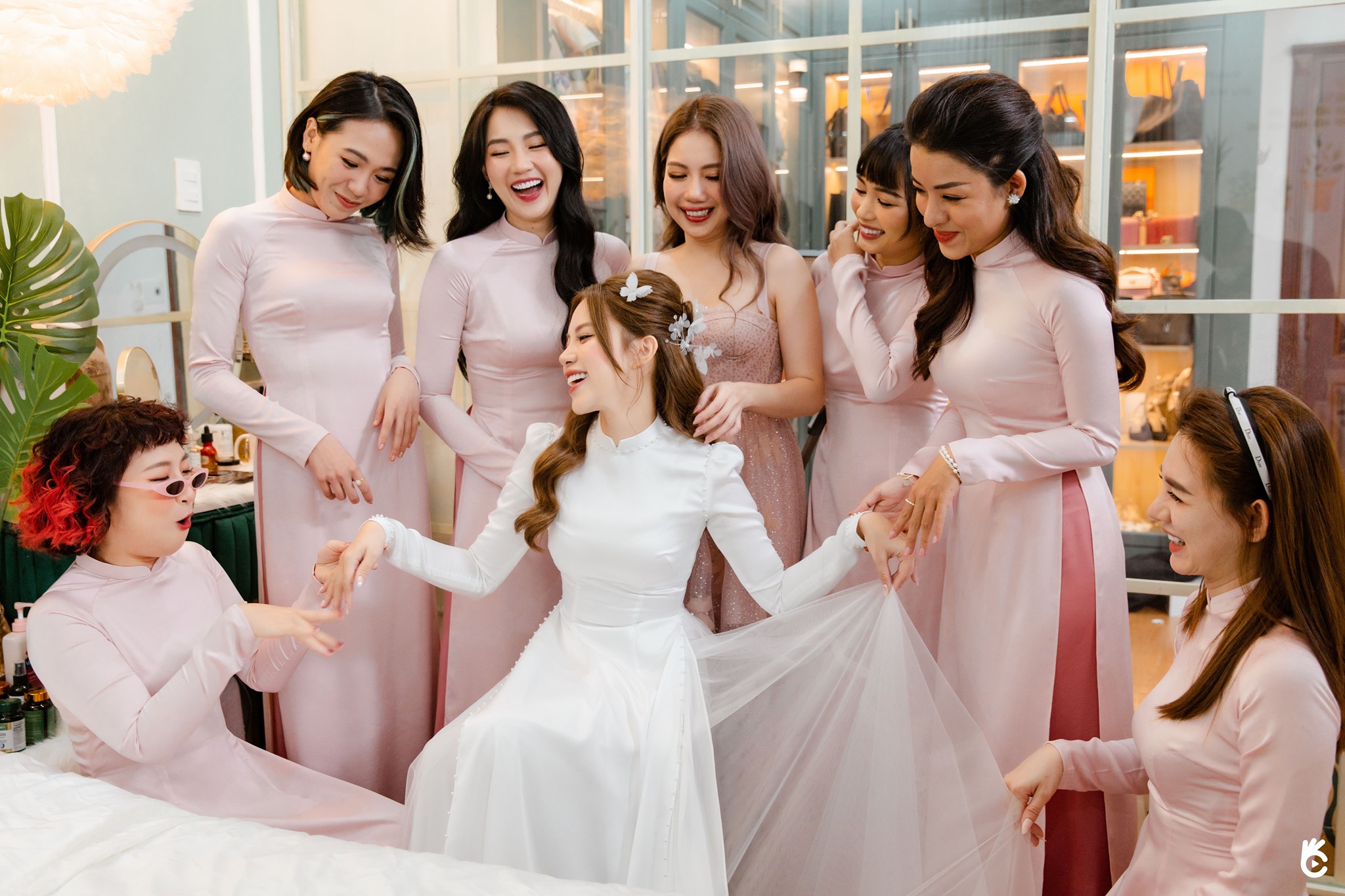 Áo dài cưới cô dâu lụa ngọc trai 4 tà tay bồng