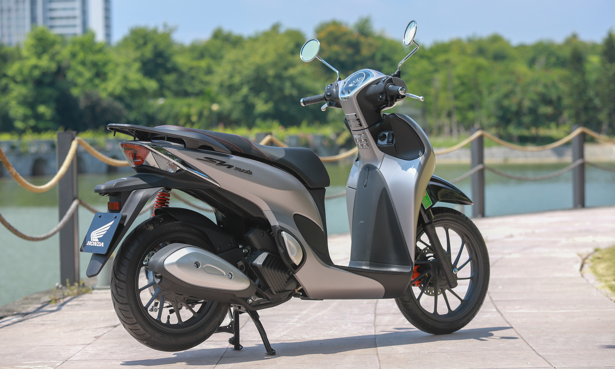 Ốp đèn hậu mạ CROM xe SH MODE 2021