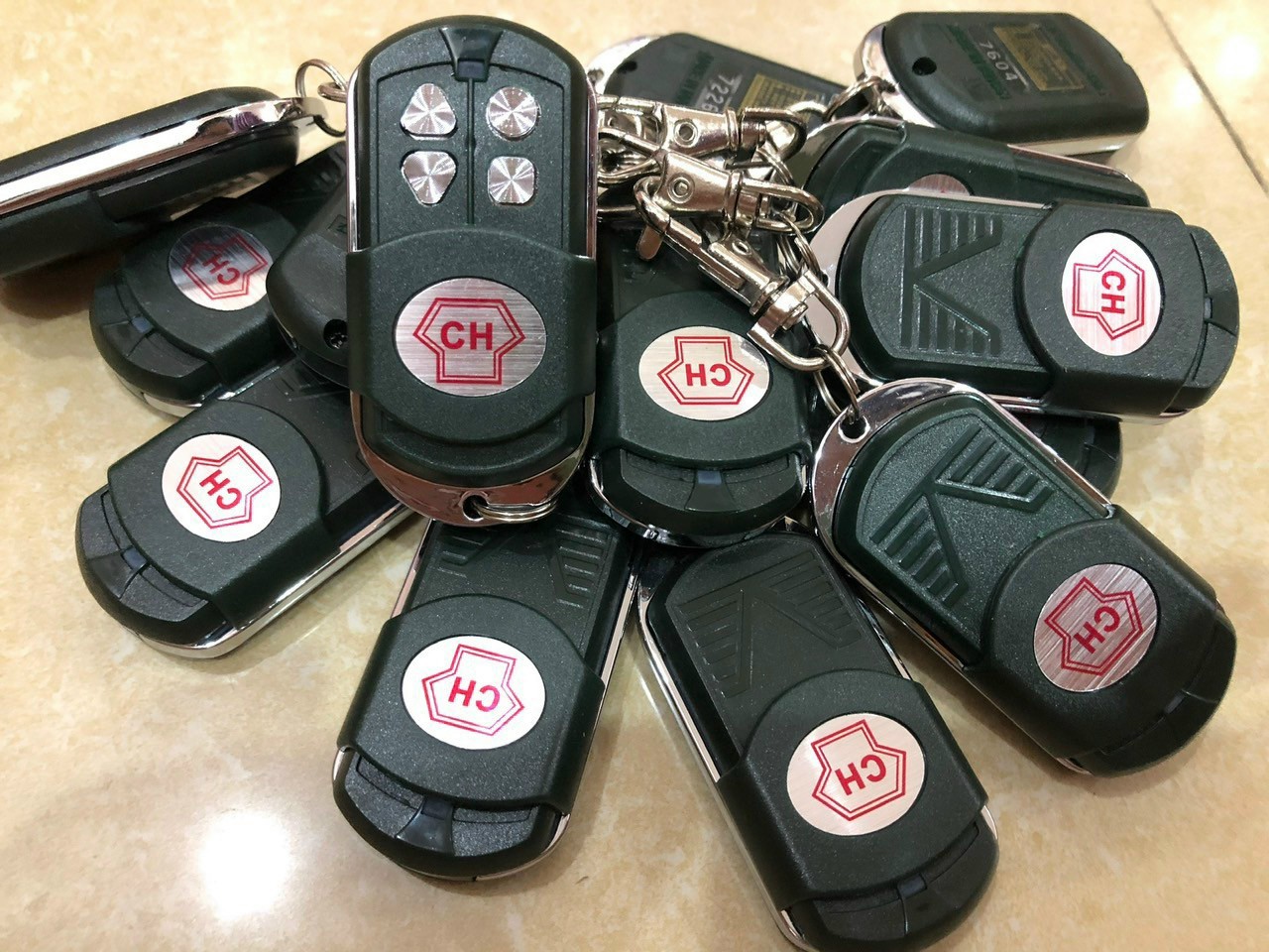 Remote cửa cuốn 365 mhz đèn đỏ Đa năng
