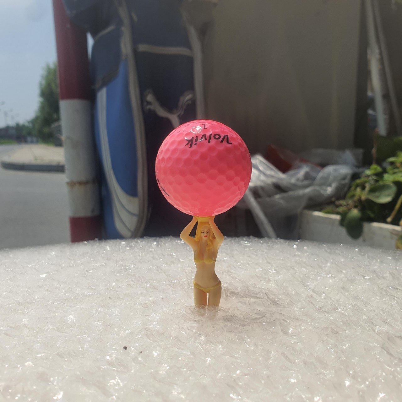 te golf, que đỡ bóng golf. tee golf hàng đẹp