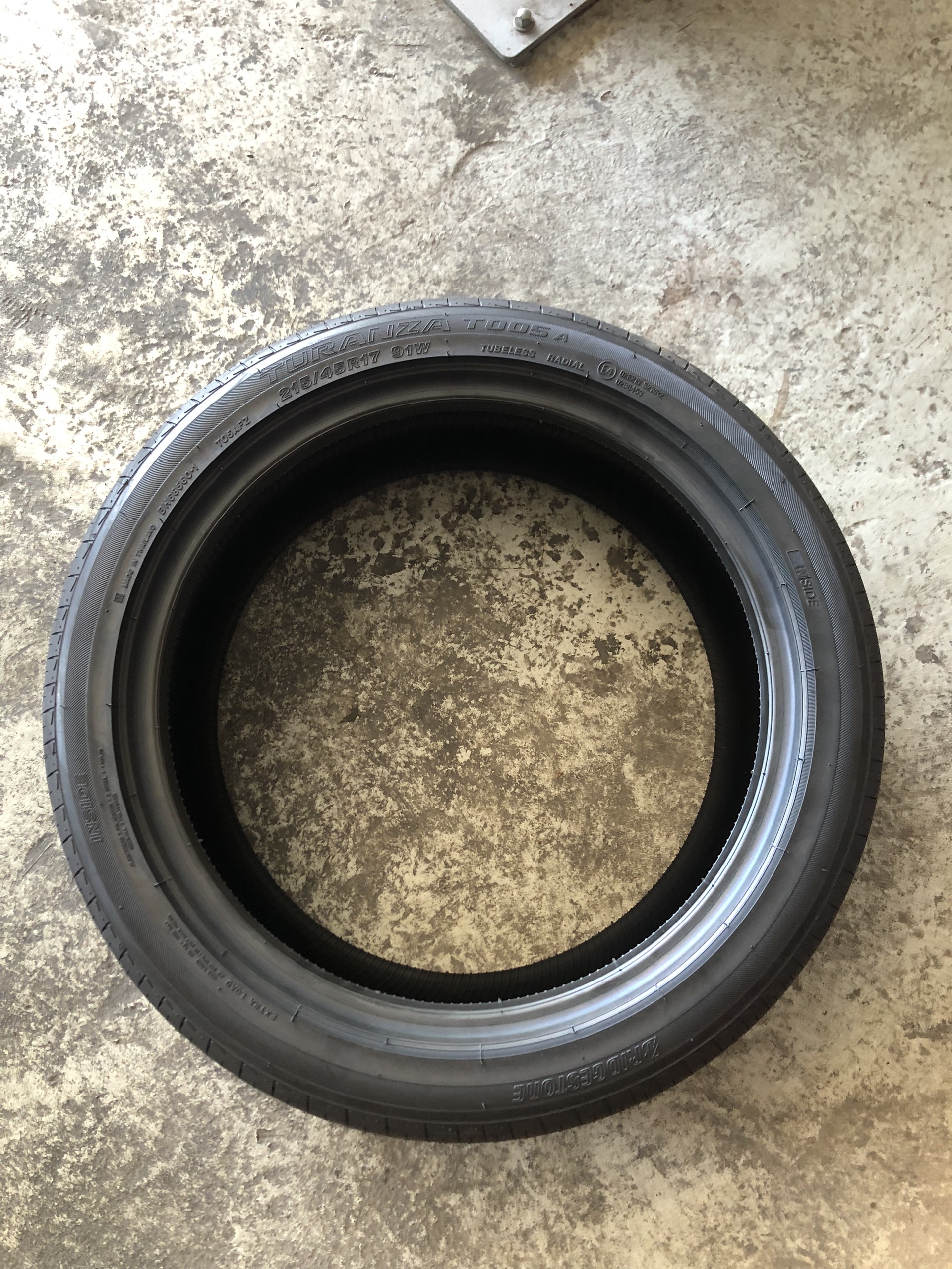 Lốp Bridgestone 215/45R17 T005 date2023