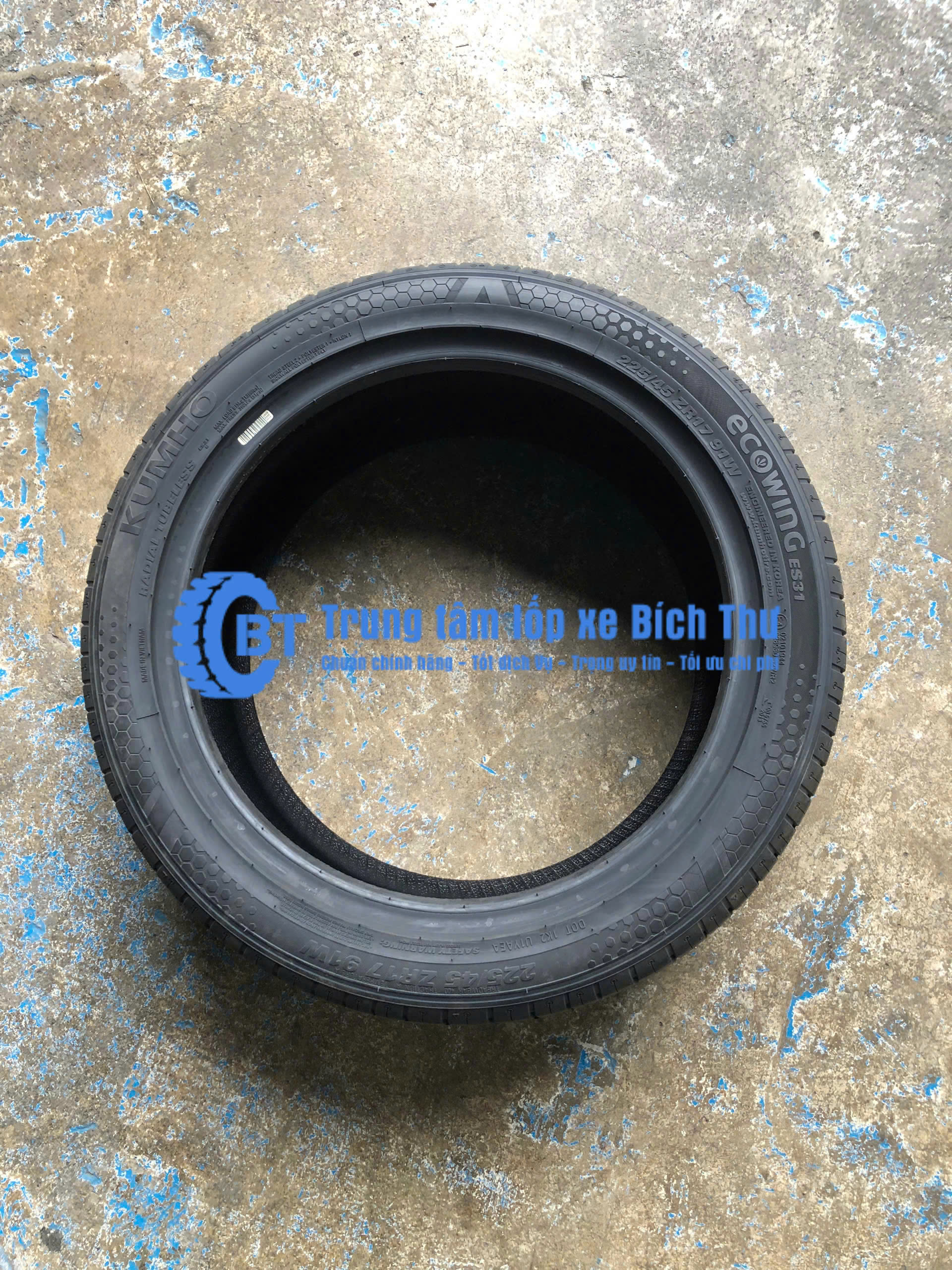 Tire. 225/45R17 ES31