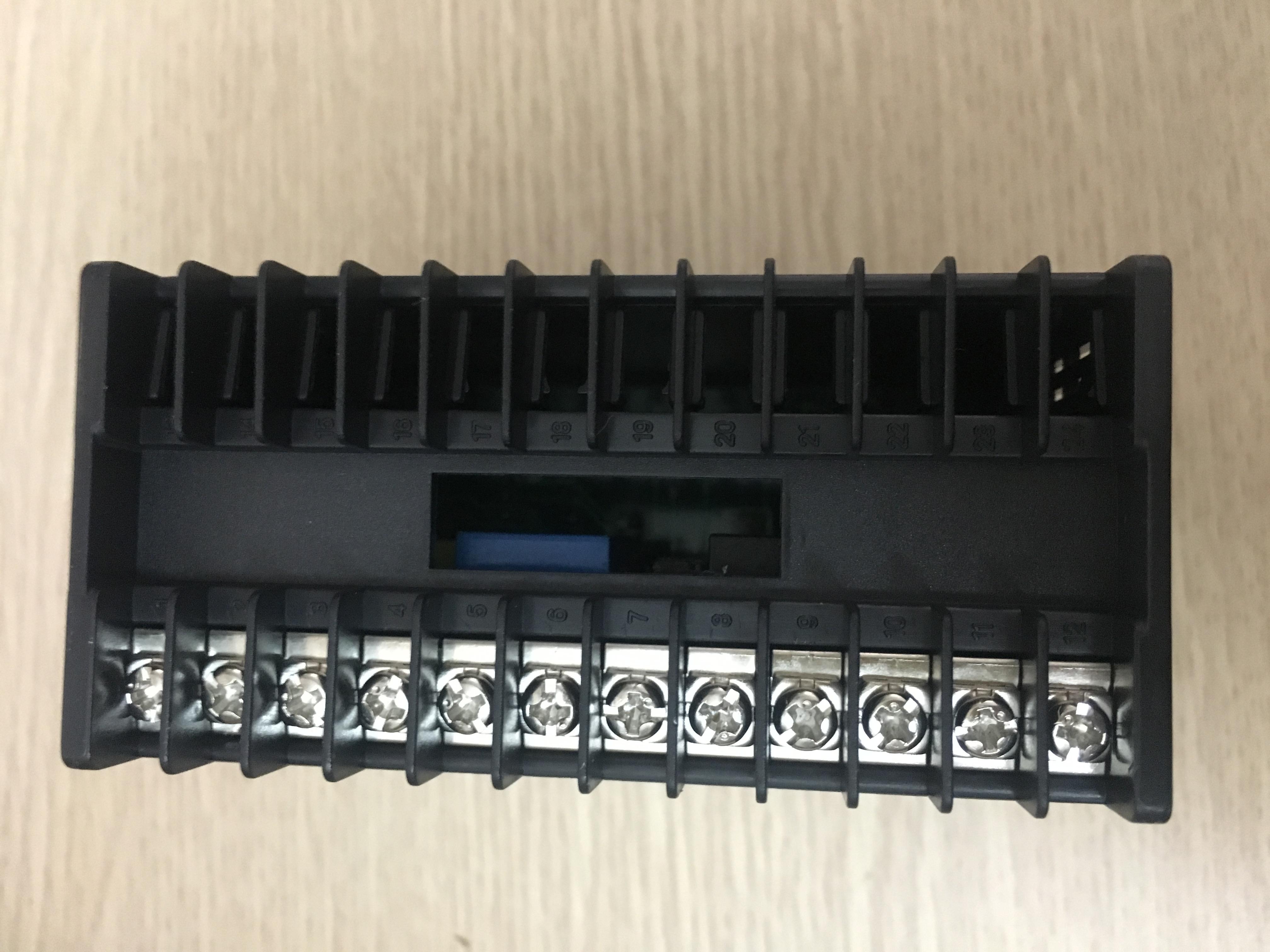Đồng hồ nhiệt độ Berme CH402