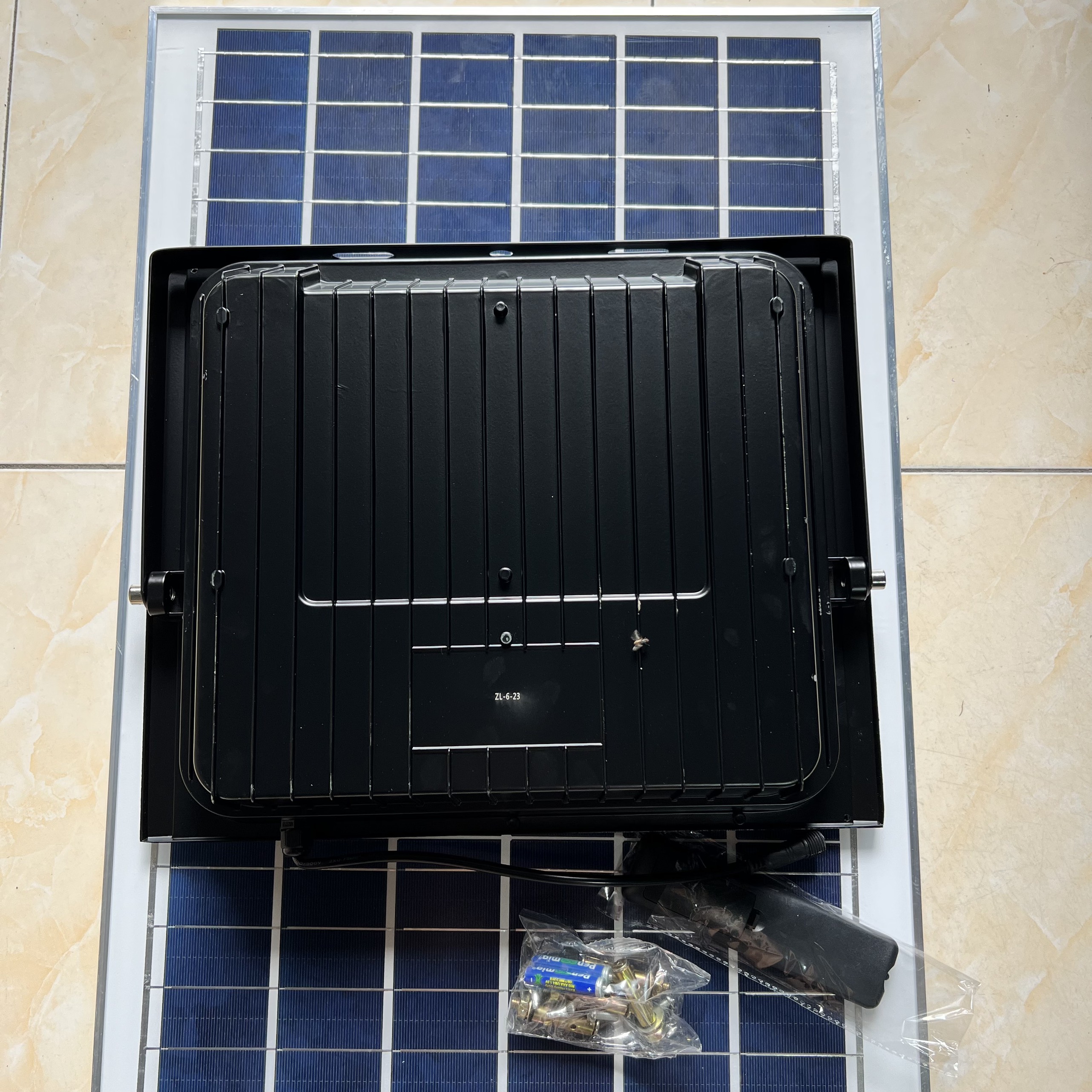 Đèn pha năng lượng mặt trời 500w - Solaled