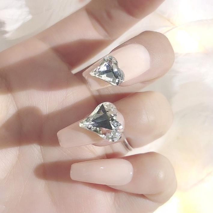 Đá khối nail trái tim gắn móng