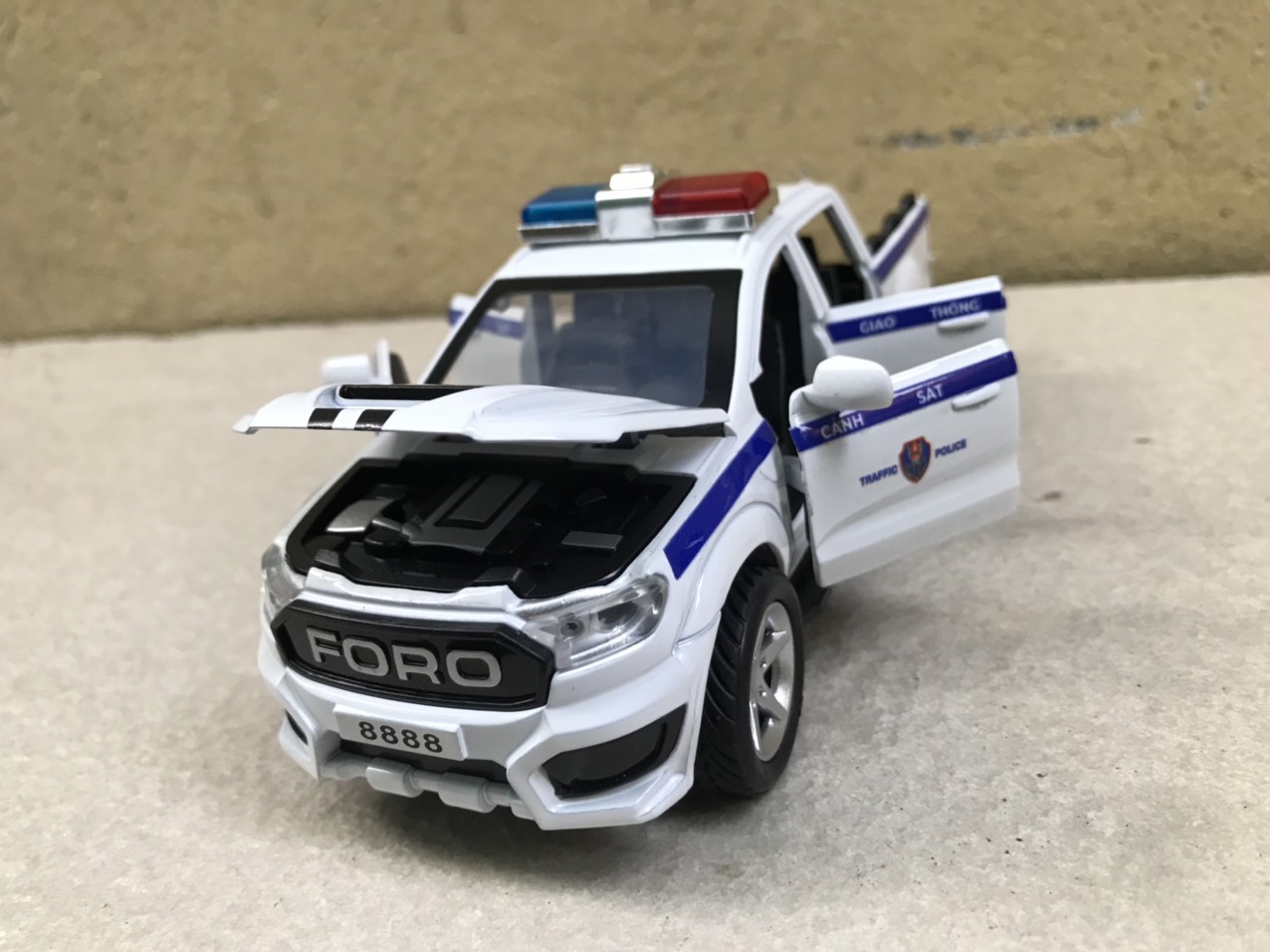 [HCM]Mô hình xe Police CSGT Ford Wildtrak 1:32