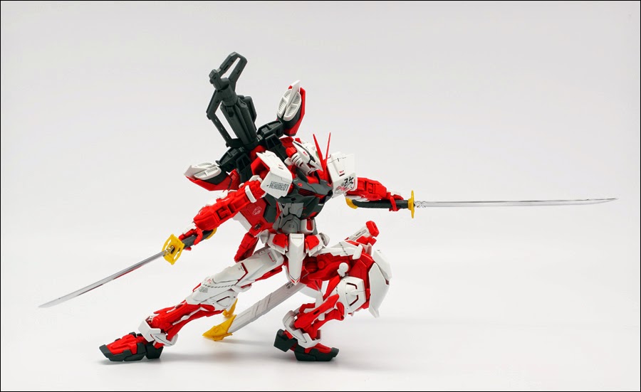 Mô hình lắp ráp Gundam Bandai MG Gundam Astray Red Frame Kai [GDB]