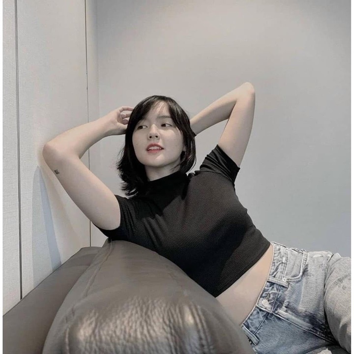 Áo Croptop Cộc Tay Cổ Lọ Ba Phân From Ôm Basic - Tharo Store