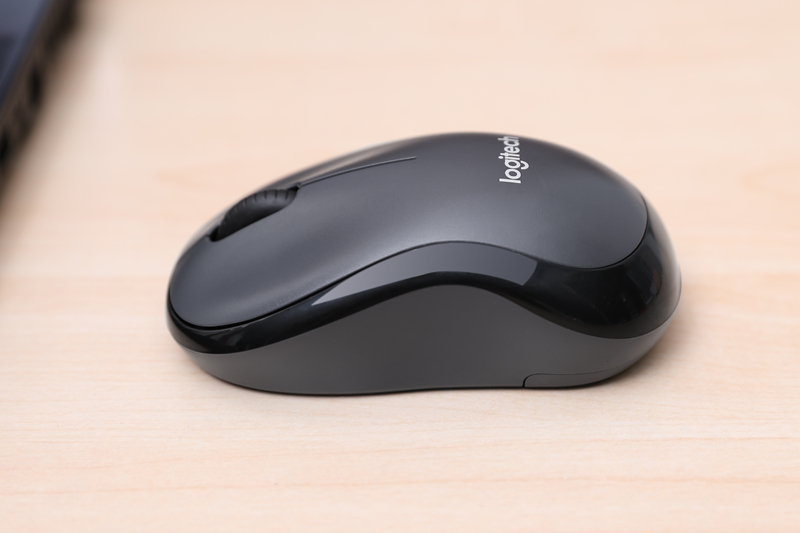 Chuột không dây Logitech Silent M220 Đen