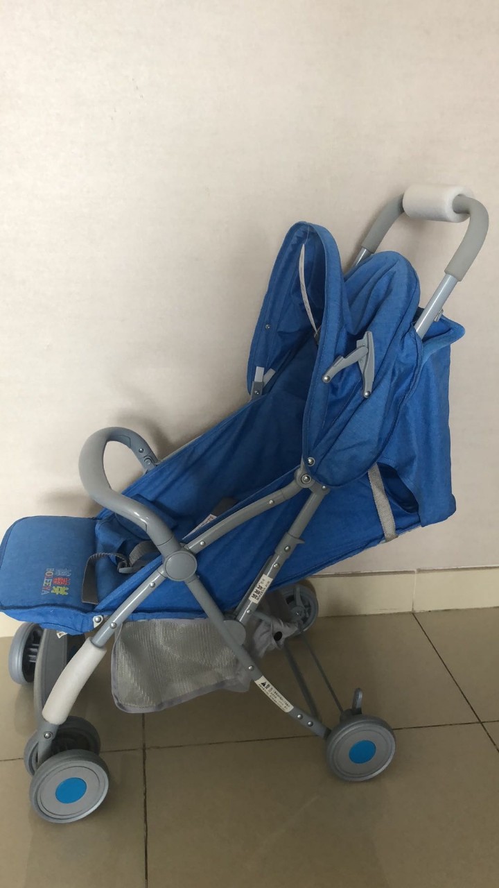 Xe đẩy em bé BLY A138 màu xanh dương