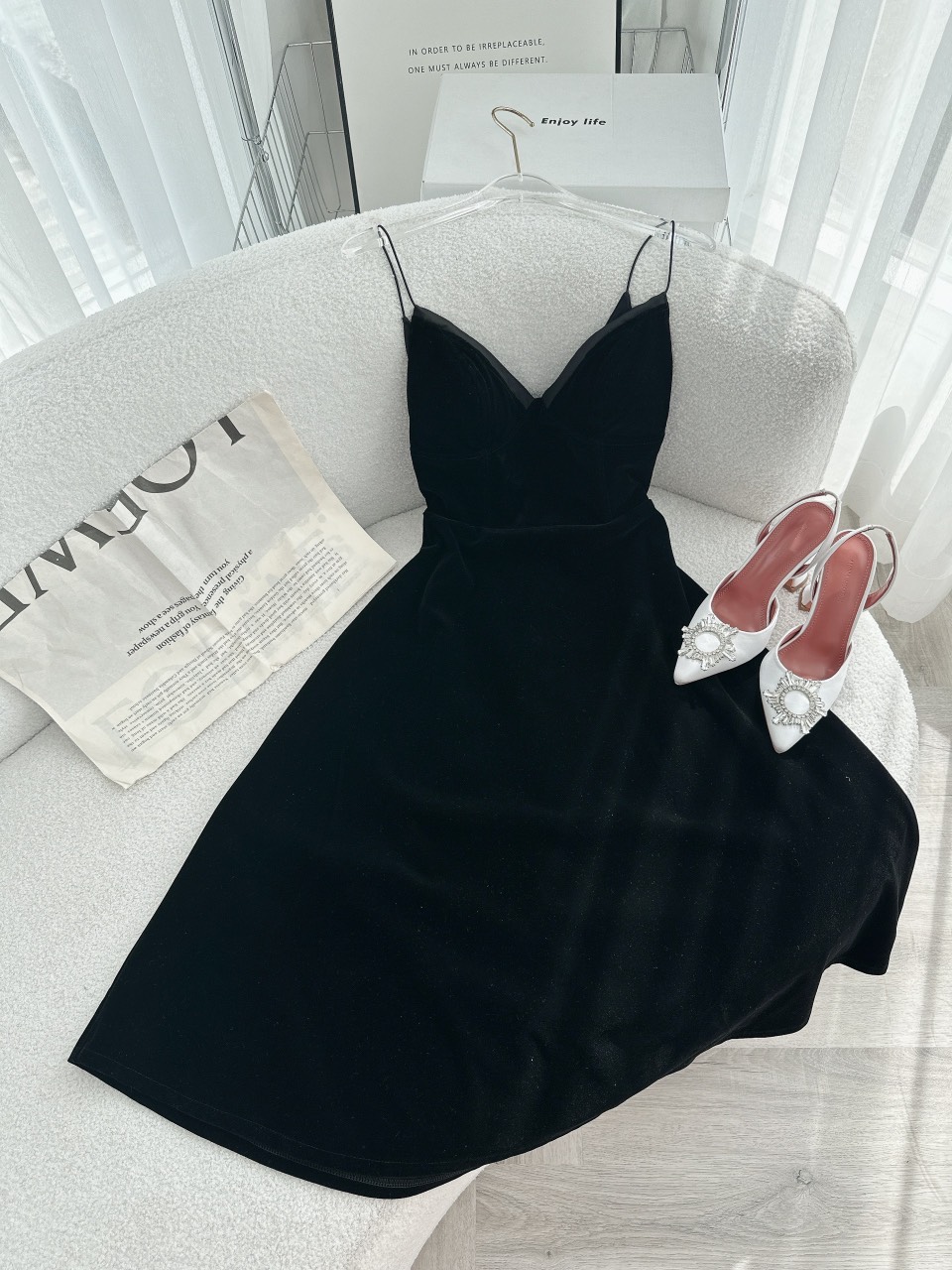 Đầm Nhung Đen Midi 2S Dây Mảnh Hở Lưng🖤 Chếch Chi