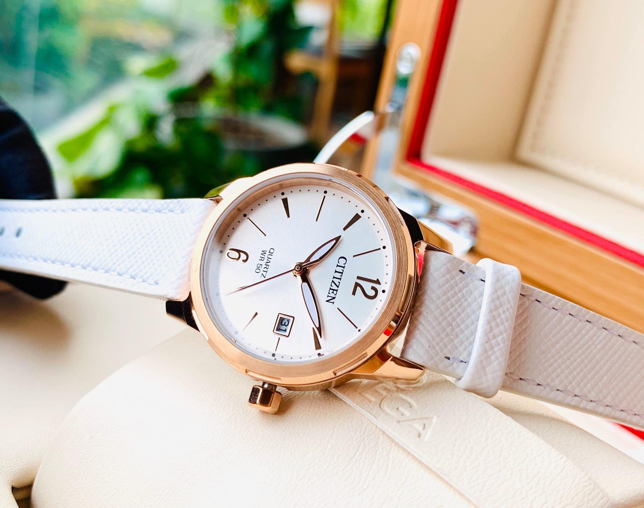 Đồng hồ Nữ Citizen máy quartz, dây da, size 28mm EU6073-02A