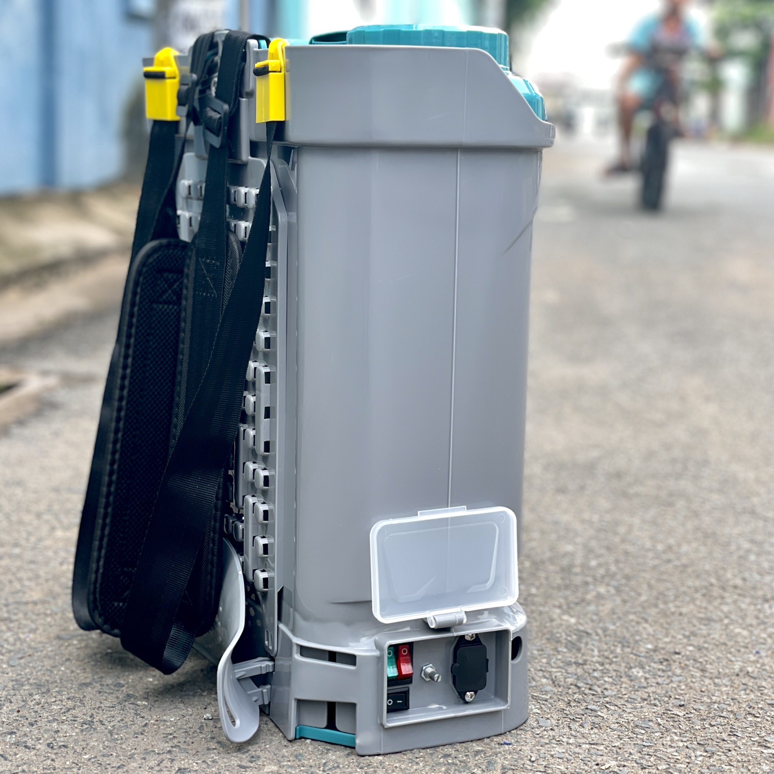 Bình phun thuốc DEWOO DW-20A12M ( 2 bơm) THẾ HỆ MỚI ĐẢO THUỐC