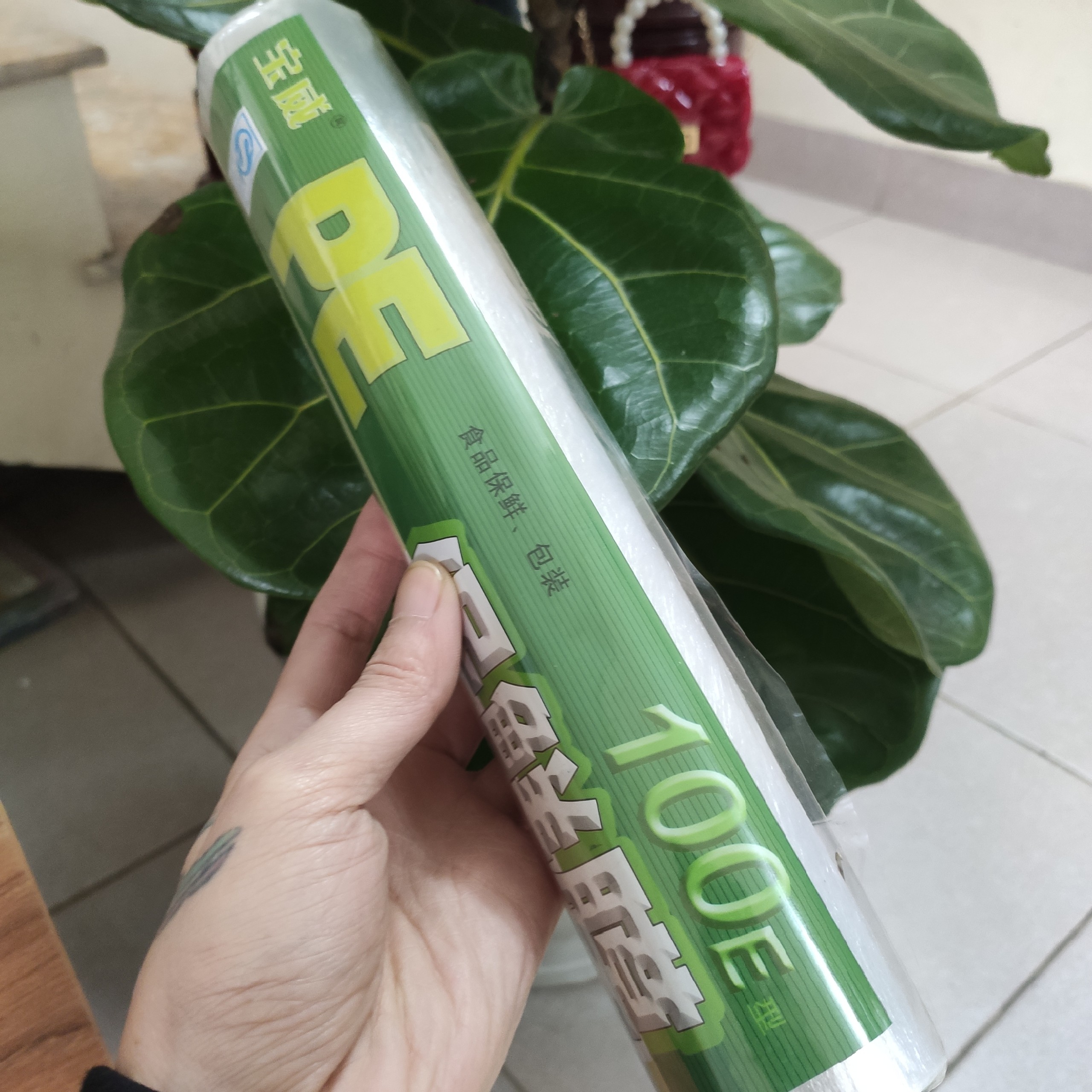 Cuộn nilon bọc ủ tê xăm hình
