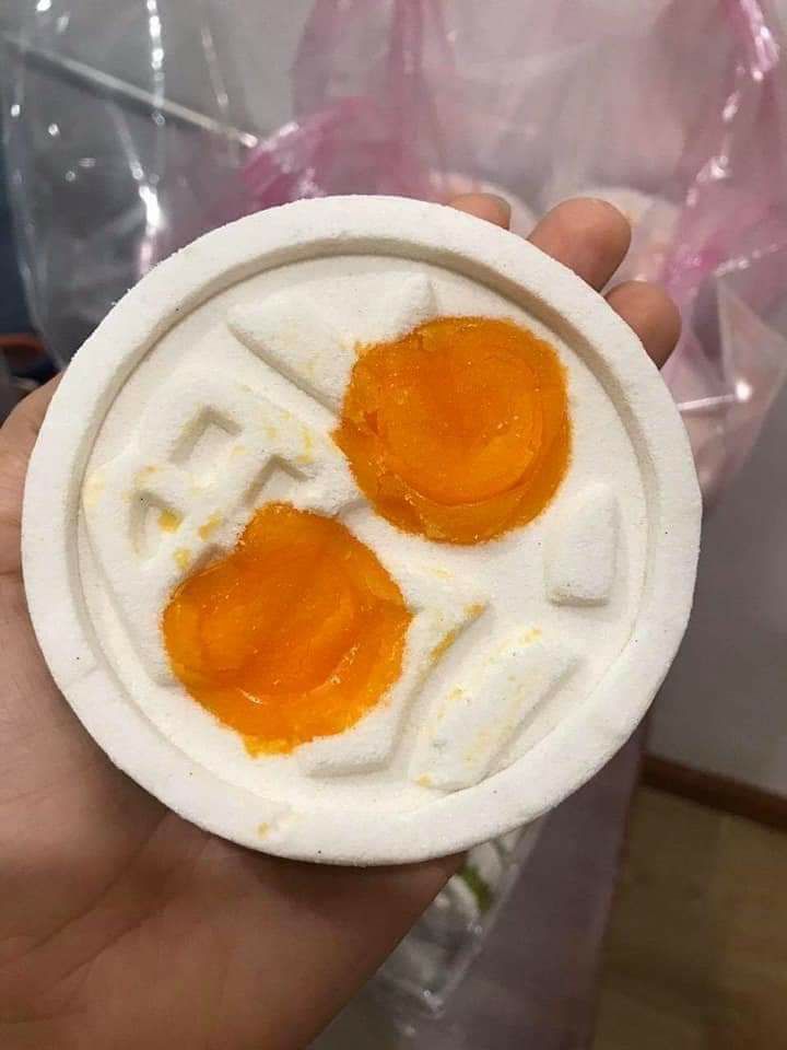 Bánh in trứng muối