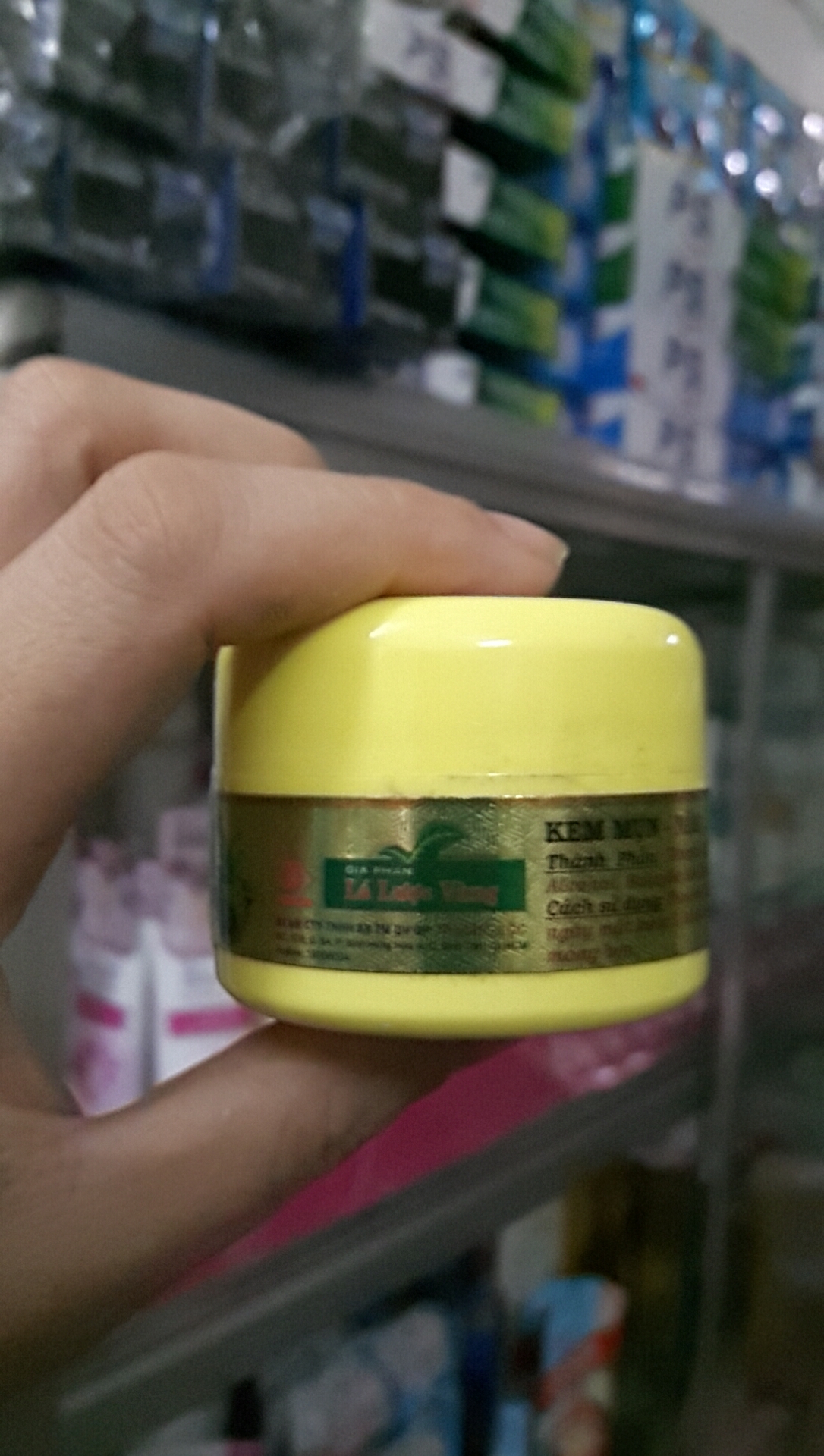 kem mụn nám Lá Lược Vàng