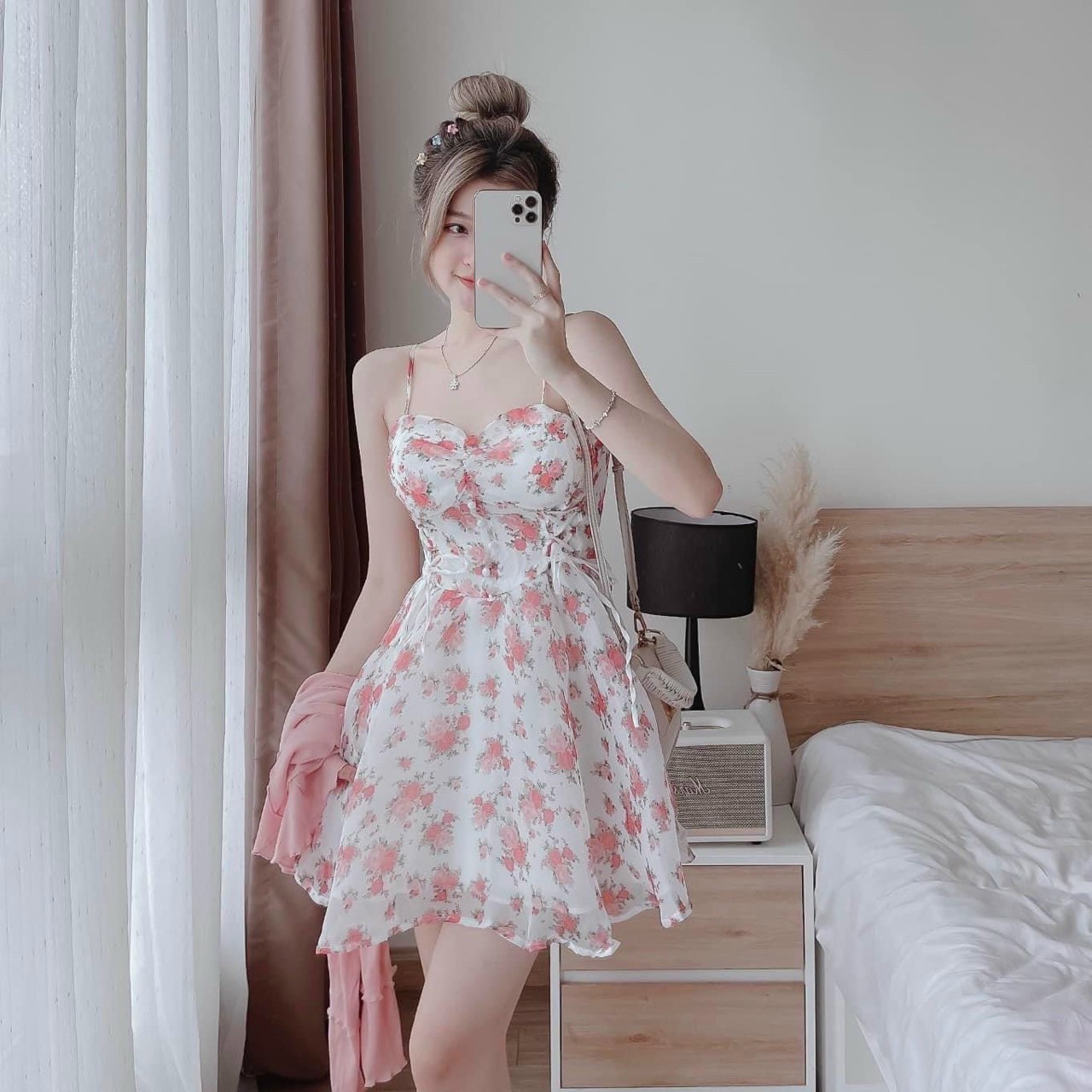 Set váy voan hoa hai dây và áo khoác hồng