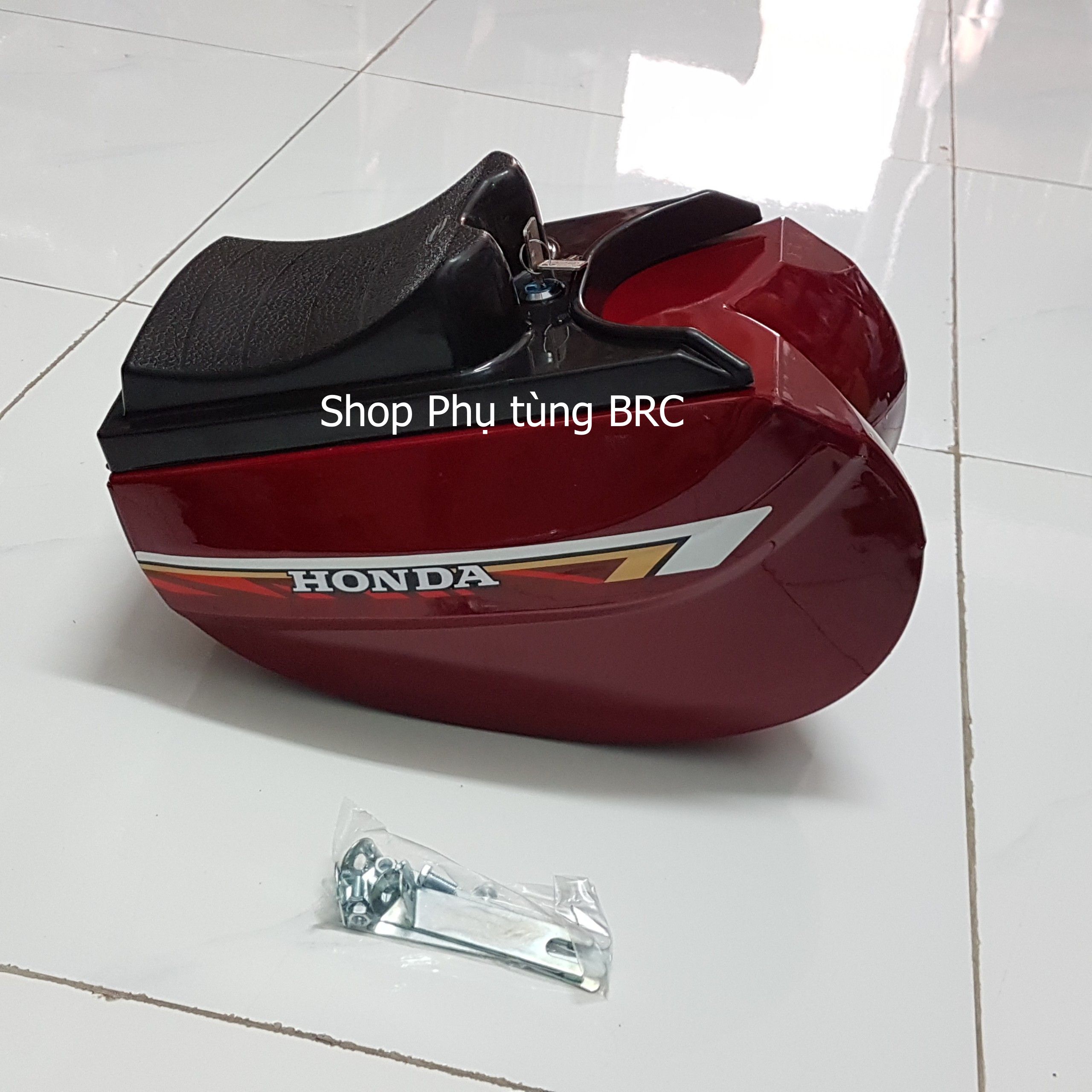 Thùng chứa đồ kiêm ghế em bé lắp cho các loại xe Dream, Wave, xe CUB 78, 81 đời cũ ( Các dòng xe Wave 110 như: RSX 110, Wave S 110, Wave A 110.... không lắp được ).