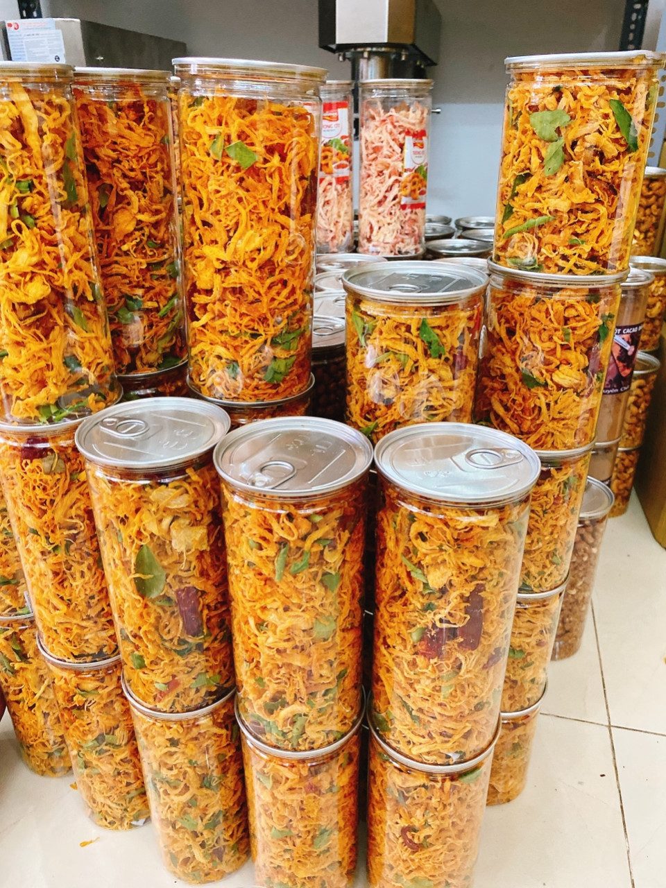 LON PET- 300gr khô gà lá chanh
