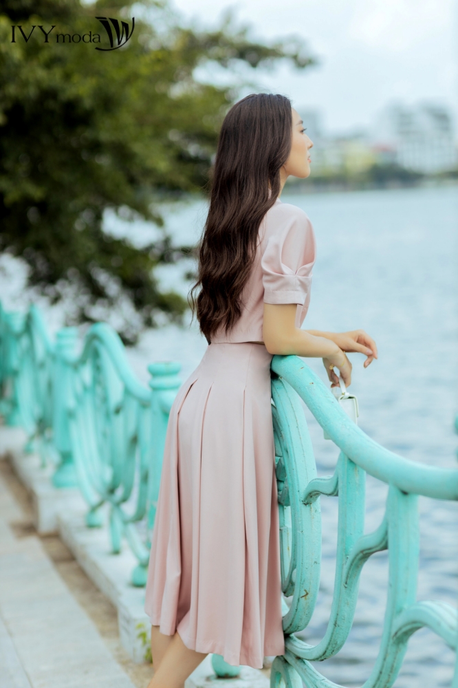 Áo Croptop Cổ Vest Tay Bồng IVY moda MS 16B9234