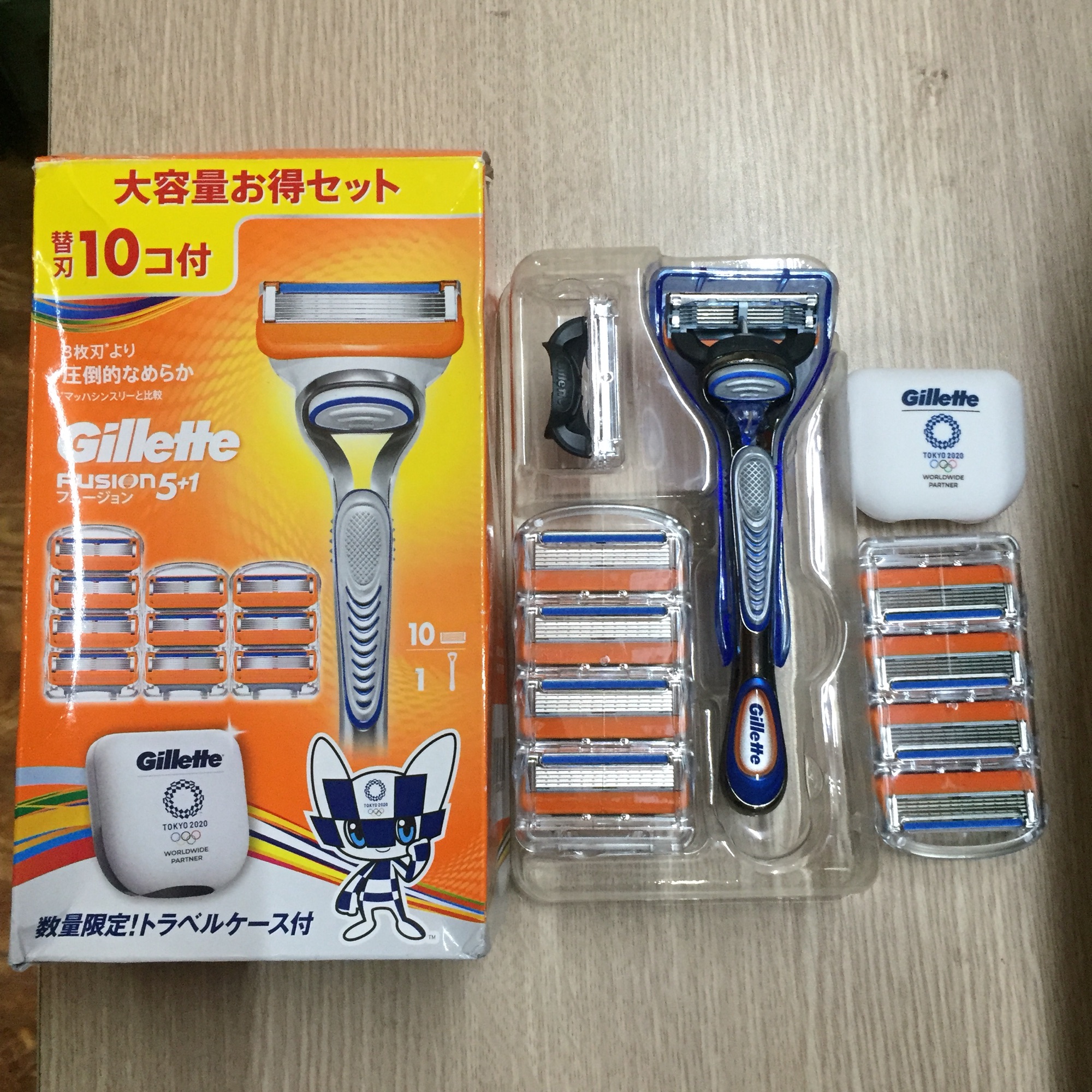 Combo dao cạo râu + 10 lưỡi gillette fusio - nội địa nhật