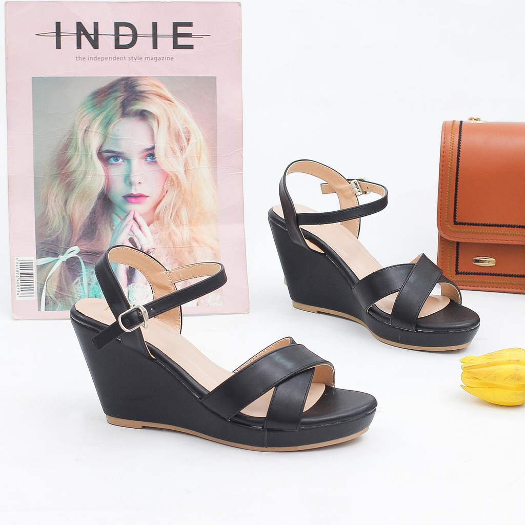 Giày Sandal Đế Xuồng 7cm Quai Chéo P207