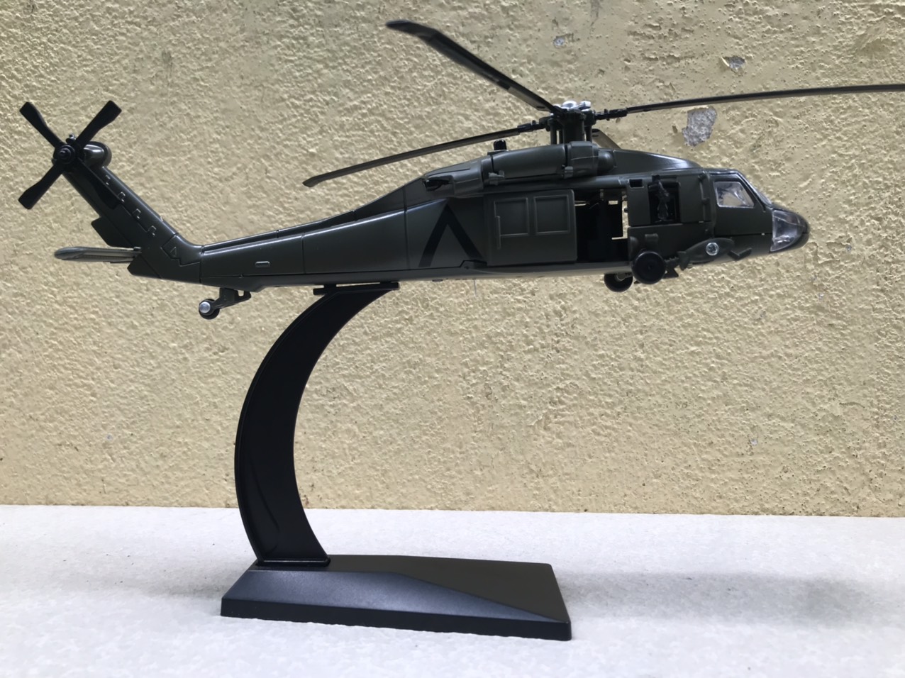 Mô hình máy bay Trực Thăng UH-60 Black Hawk 1:72