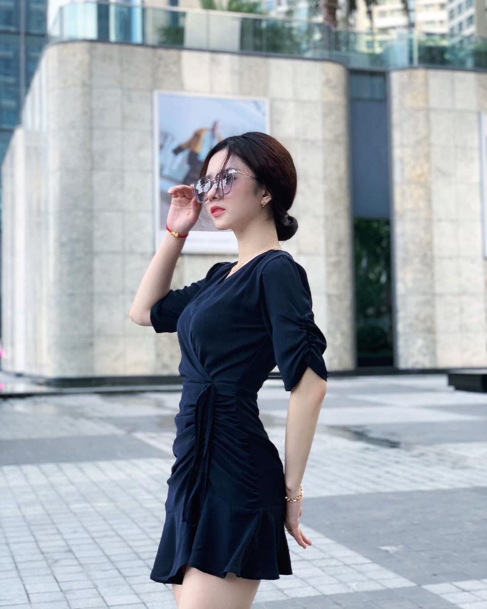 Đầm Thiết Kế Dây Rút Eo Và Tay Mẫu Mới