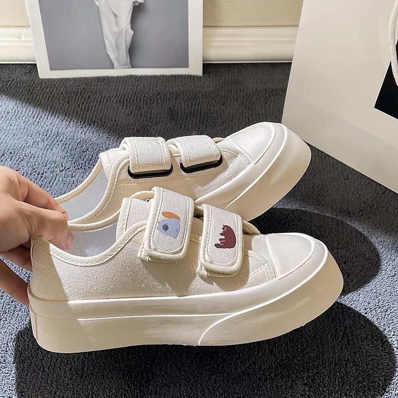 Giày lười slipon quai dán hình voi con