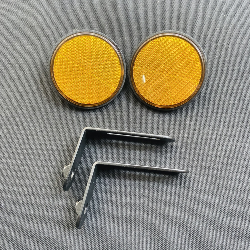 [TRANG TRÍ XE] CẶP MẮT MÈO TRÒN GẮN BIỂN SỐ XE, PHẢN QUANG TỐT GẮN ĐƯỢC TẤT CẢ CÁC LOẠI XE (MÀU VÀNG)