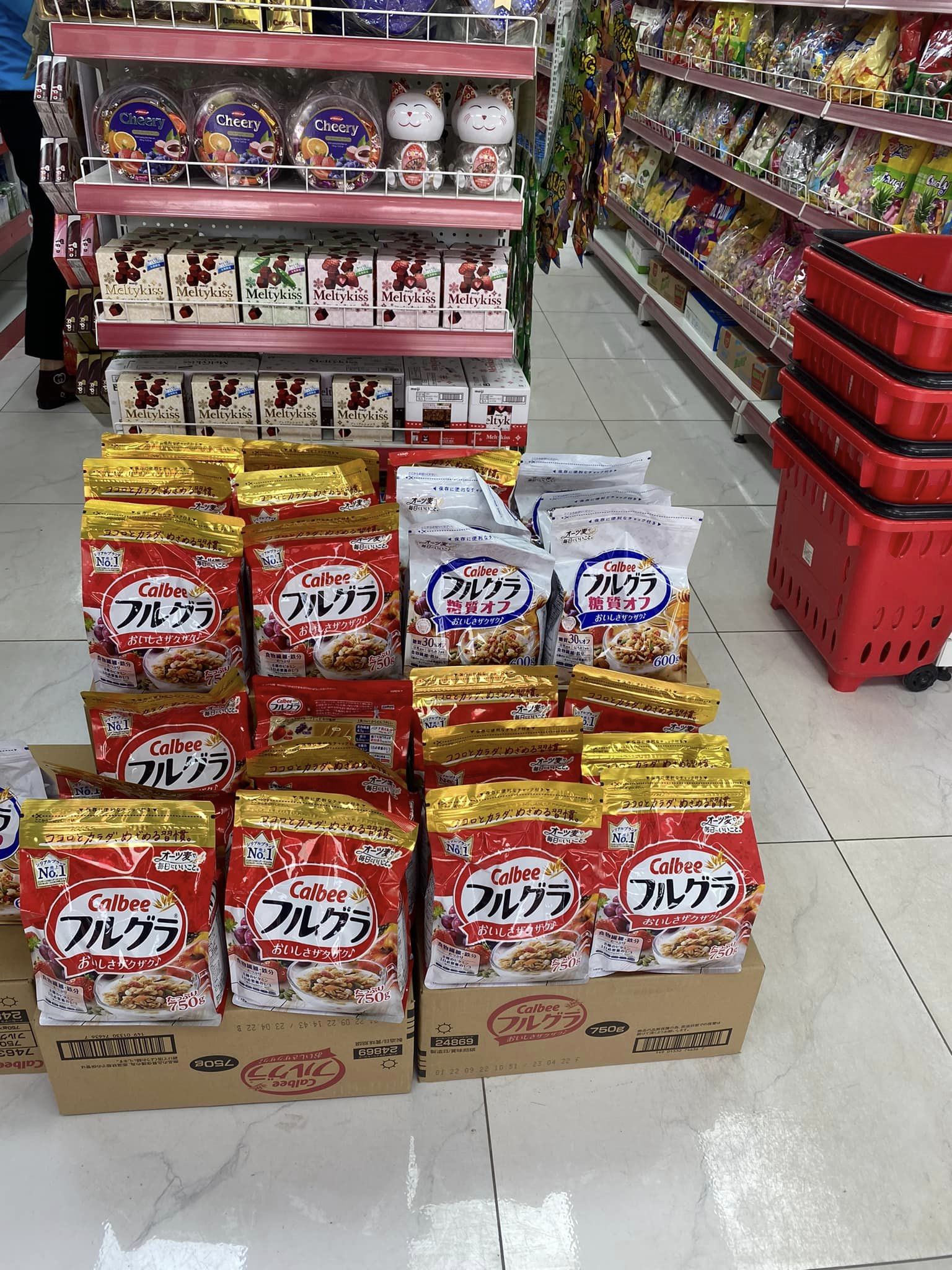 combo 1 thùng Ngũ cốc Calbee Đỏ 800g Nhật Bản