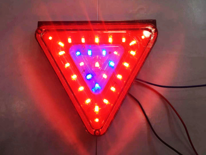Đèn tam giác đỏ cảnh báo 12-24v