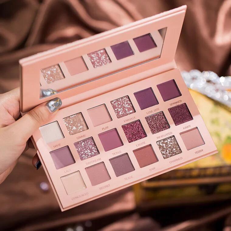 Bảng phấn mắt NOVO 18 Ô CINDERELLA