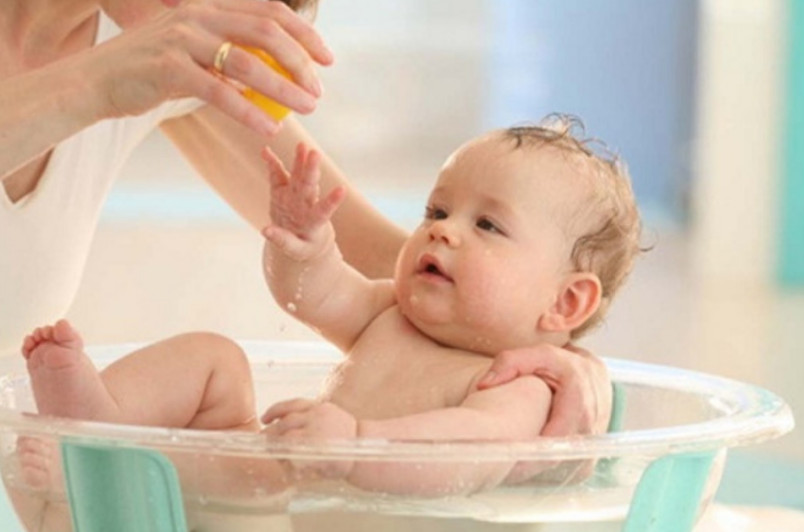 DẦU TRÀM LAVA 100ML cho mẹ và bé