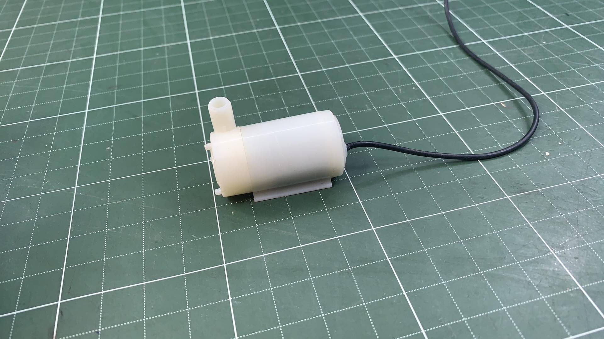Máy bơm mini bơm chìm siêu nhỏ 3V-5V bơm mạnh và êm lưu lượng 96 lít một giờ