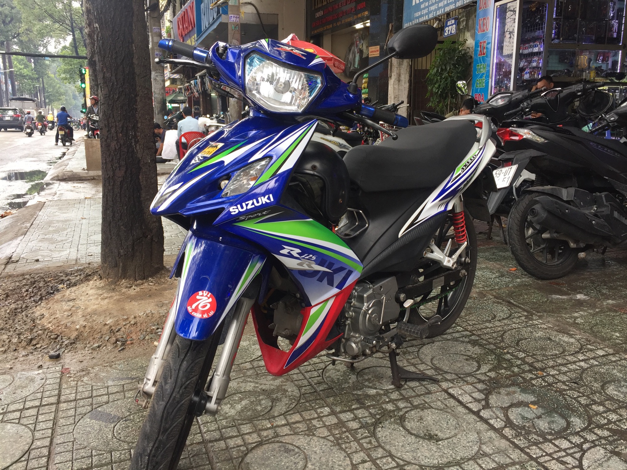 Tem rời suzuki axelo 125 bá đạo trắng xanh