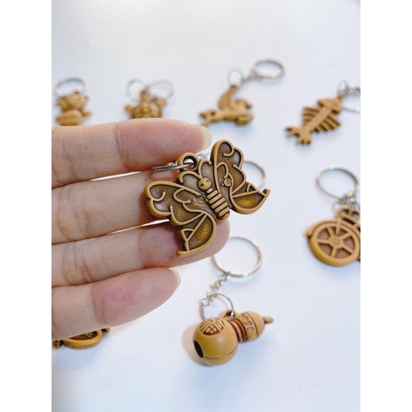 [Mẫu ngẫu nhiên] Móc khoá nhựa giả gỗ mini siêu dễ thương