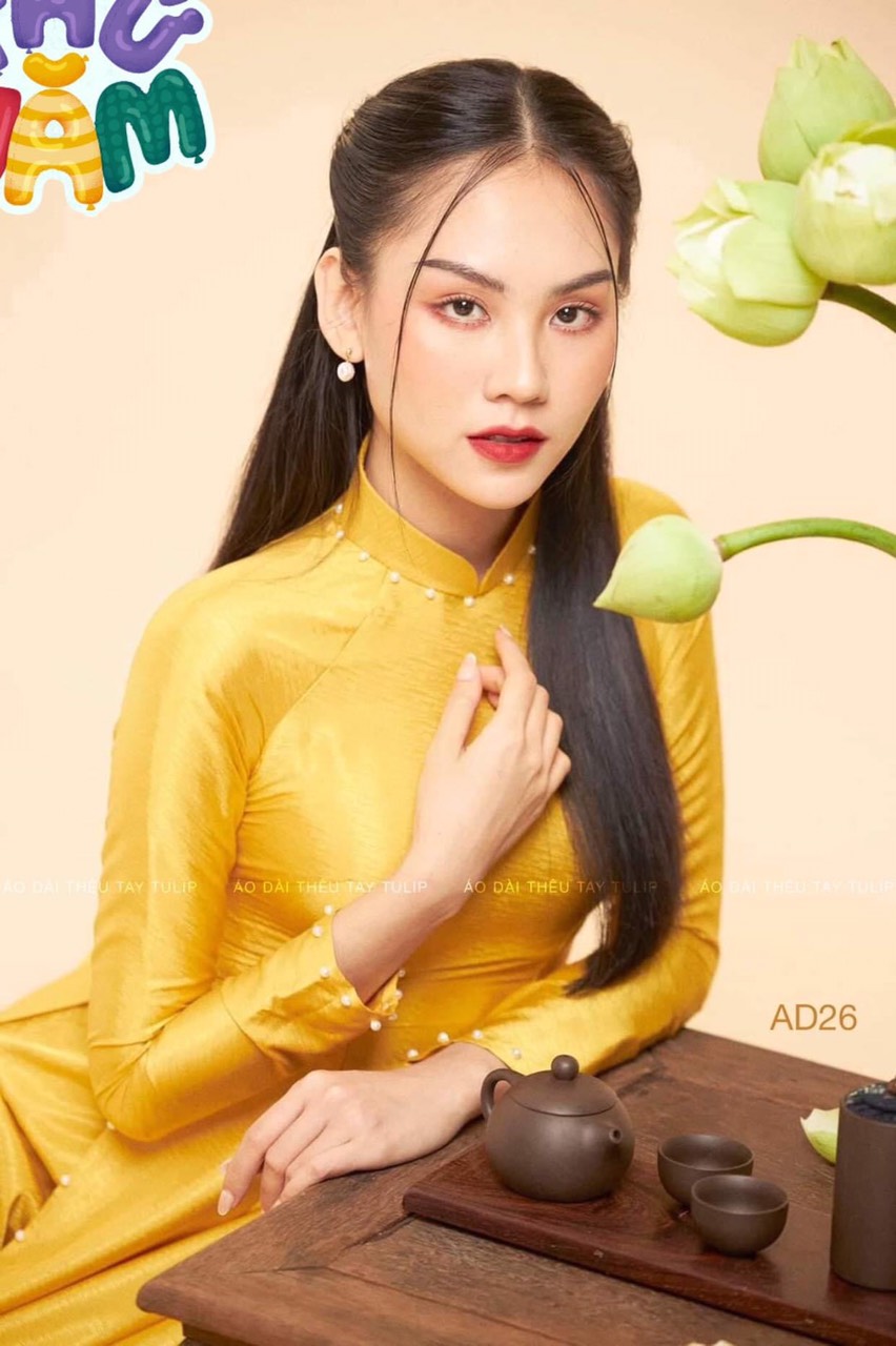 Áo dài truyền thống Vải lụa vân gỗ màu vàng đồng phối ngọc