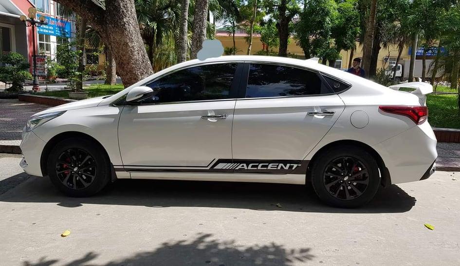 Tem Dán Xe Huyndai Accent Trắng Đơn Giản