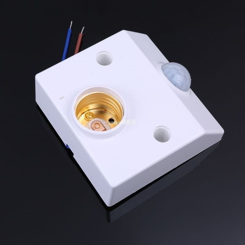 Đui đèn cảm biến hồng ngoại chuyển động e27 /220v có nút gạt tùy chỉnh