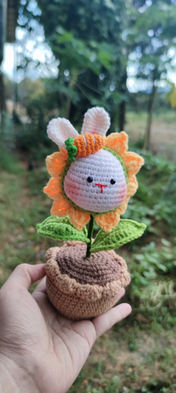 Chậu hoa bé heo, thỏ mặt trời, capybara, gấu có hoa bằng len Handmade(Ảnh Thật)