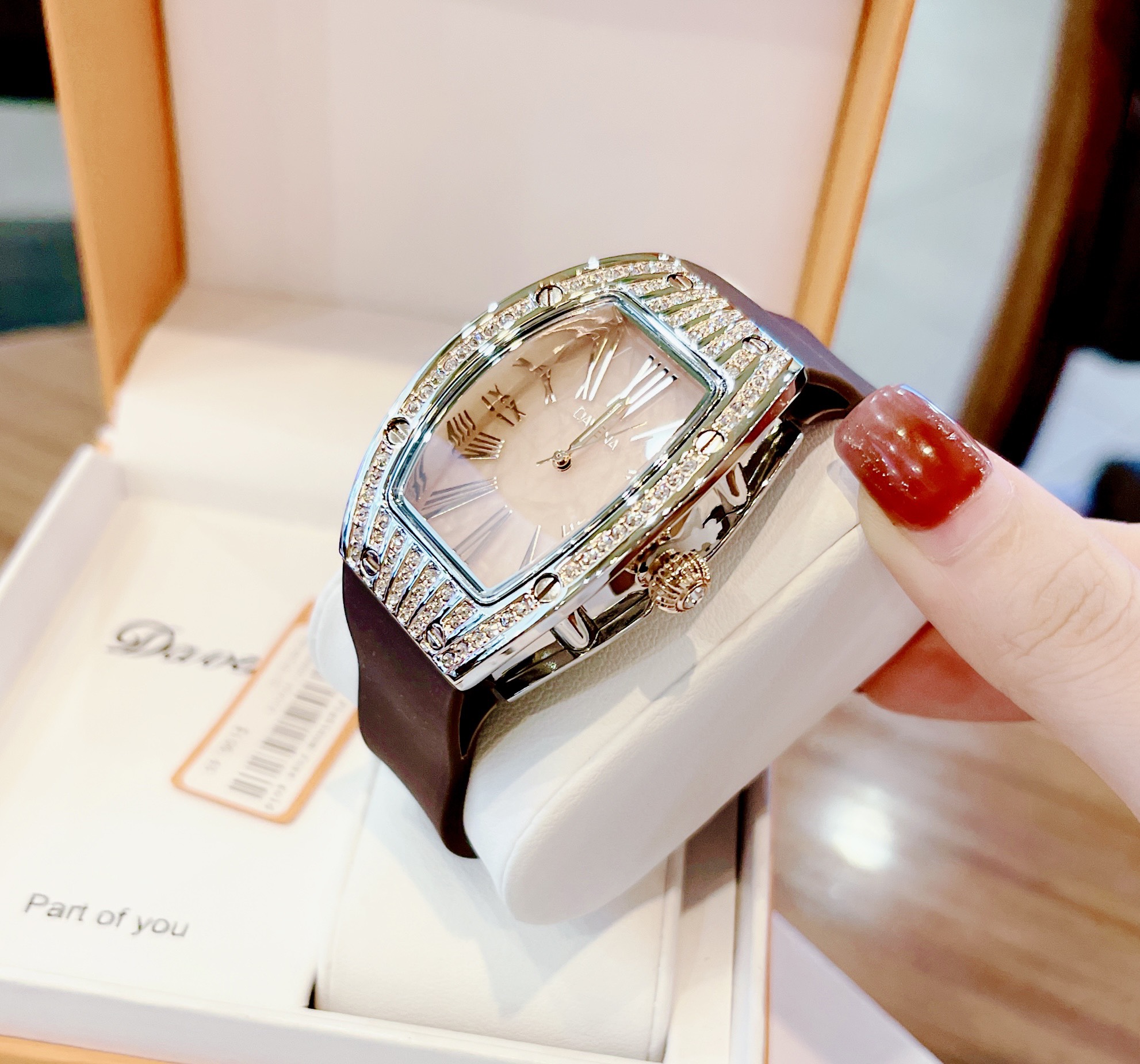 Đồng Hồ Davena Nữ Dây Silicon Nâu 30x38mm Silver Authentic
